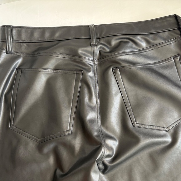 Abercrombie‎ & Fitch Vegan Leather 90s Straight Pant - Size 16. - Picture 6 of 14